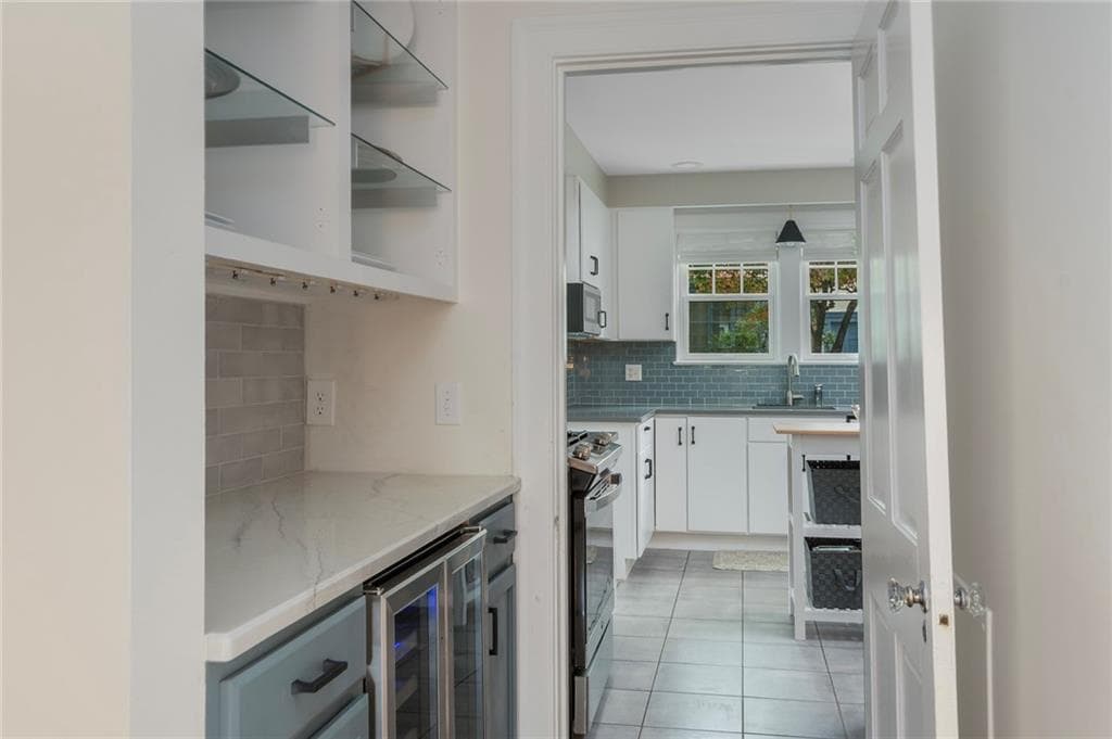 Single Family Residence at 241 Taber Avenue, Providence, photo 9 of 50