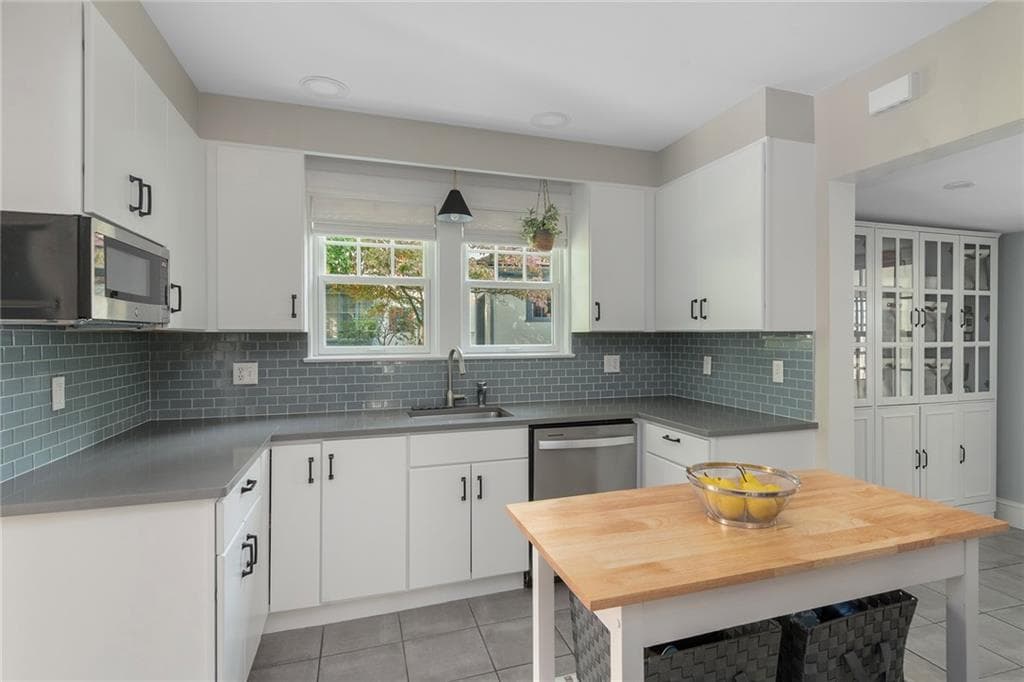 Single Family Residence at 241 Taber Avenue, Providence, photo 10 of 50