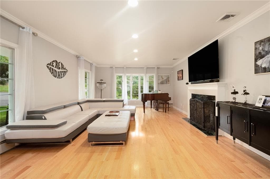 Single Family Residence at 101 Glen Ridge Road, Cranston, photo 3 of 35
