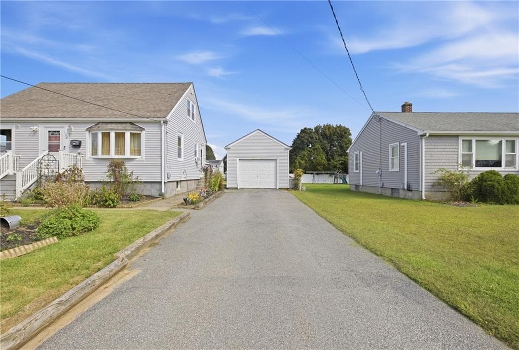 Single Family Residence at 136 Durfee Road, Tiverton, photo 3 of 39