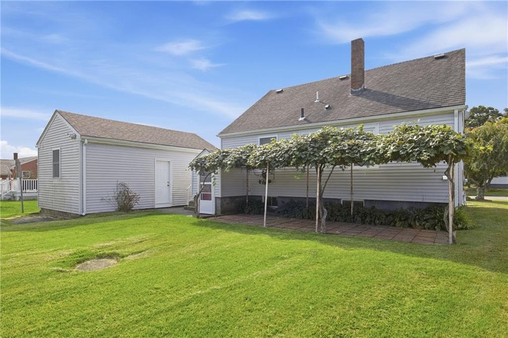 Single Family Residence at 136 Durfee Road, Tiverton, photo 35 of 39