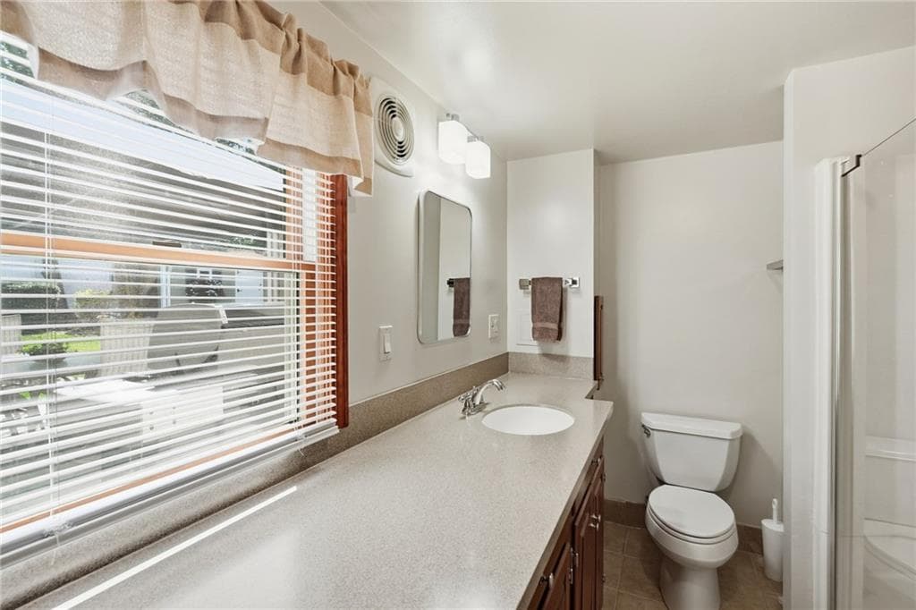 Single Family Residence at 4 Roosevelt Drive, Bristol, photo 12 of 50