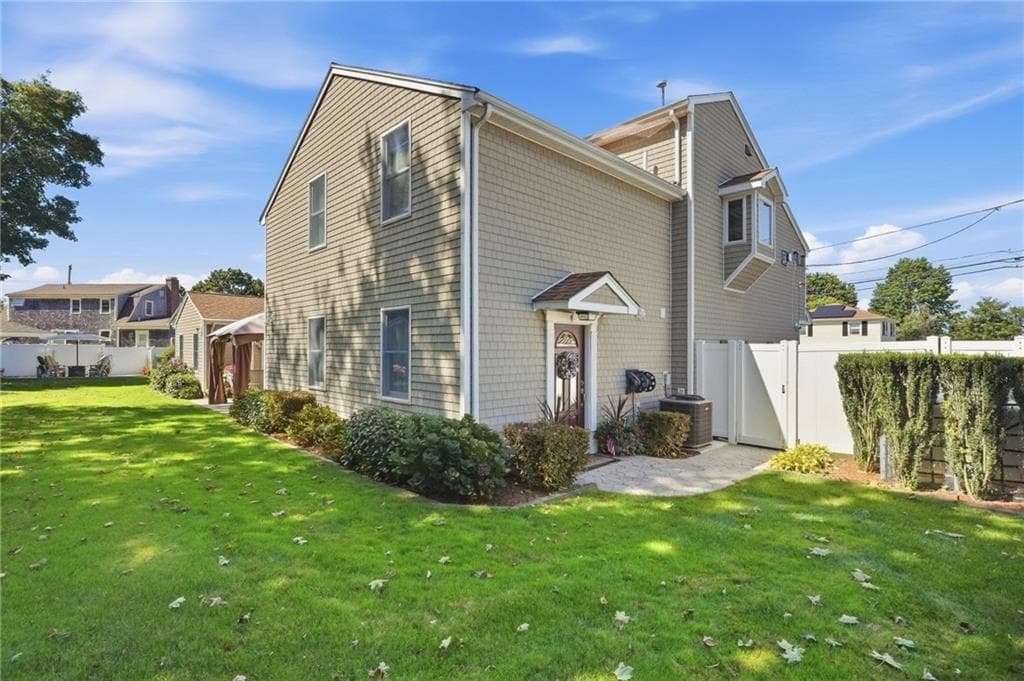 Single Family Residence at 4 Roosevelt Drive, Bristol, photo 26 of 50