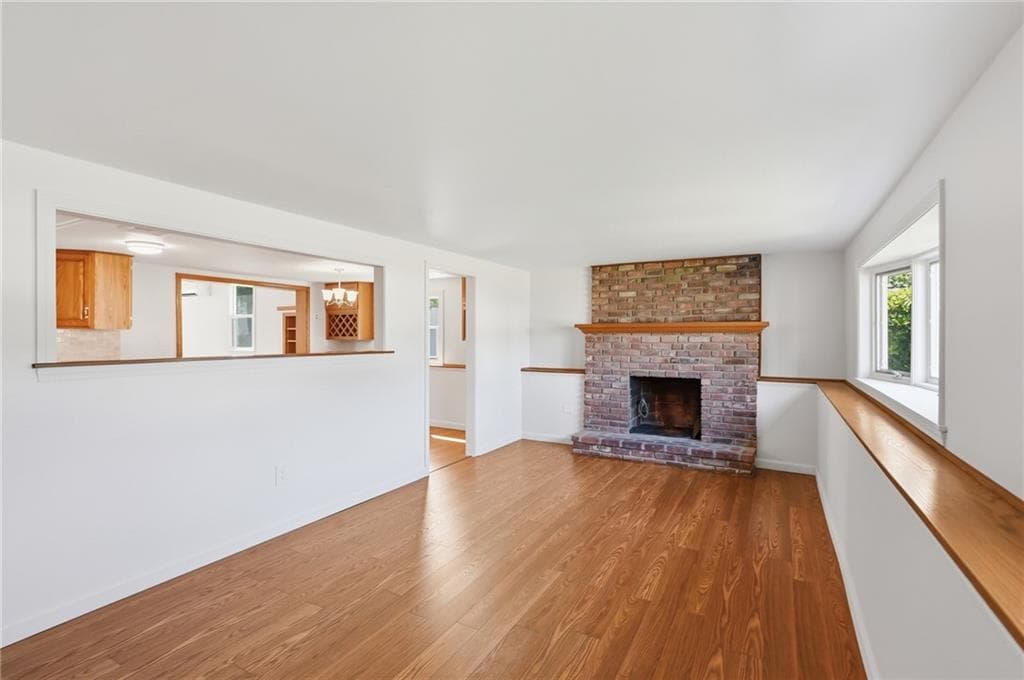 Single Family Residence at 4 Roosevelt Drive, Bristol, photo 5 of 50