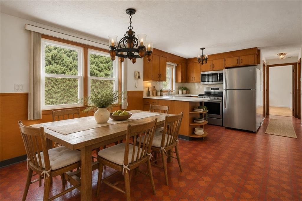 Single Family Residence at 291 Old County Road, Smithfield, photo 7 of 45
