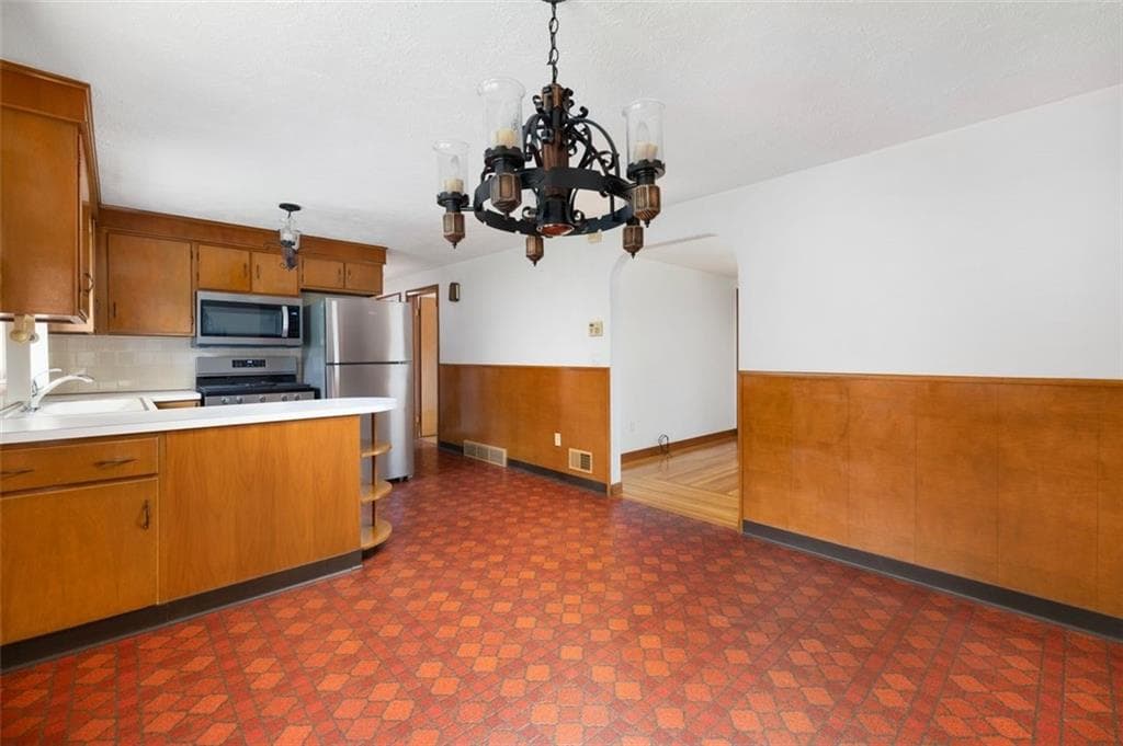 Single Family Residence at 291 Old County Road, Smithfield, photo 9 of 45