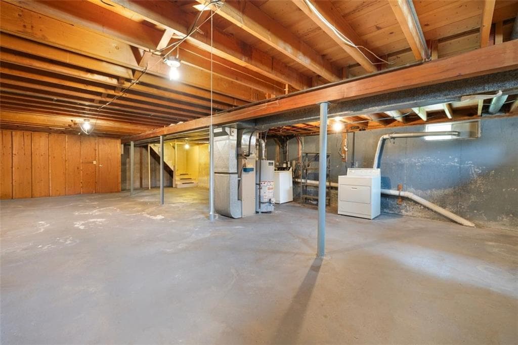 Single Family Residence at 291 Old County Road, Smithfield, photo 30 of 45