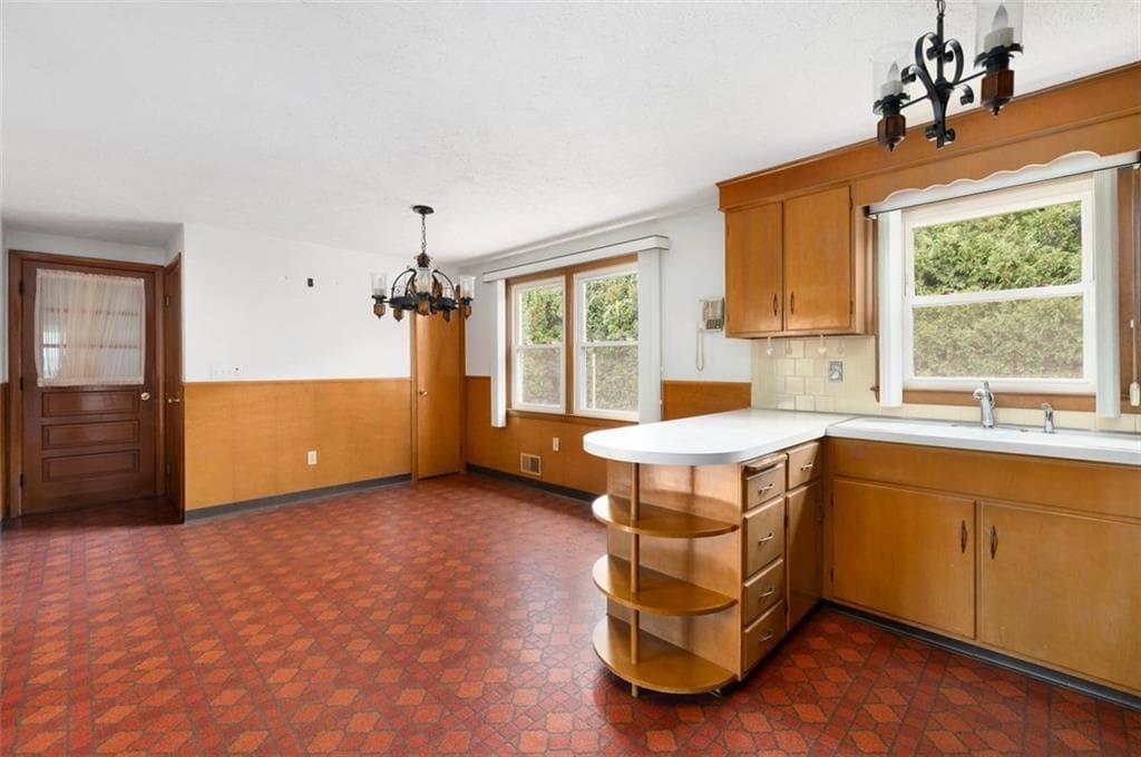 Single Family Residence at 291 Old County Road, Smithfield, photo 10 of 45