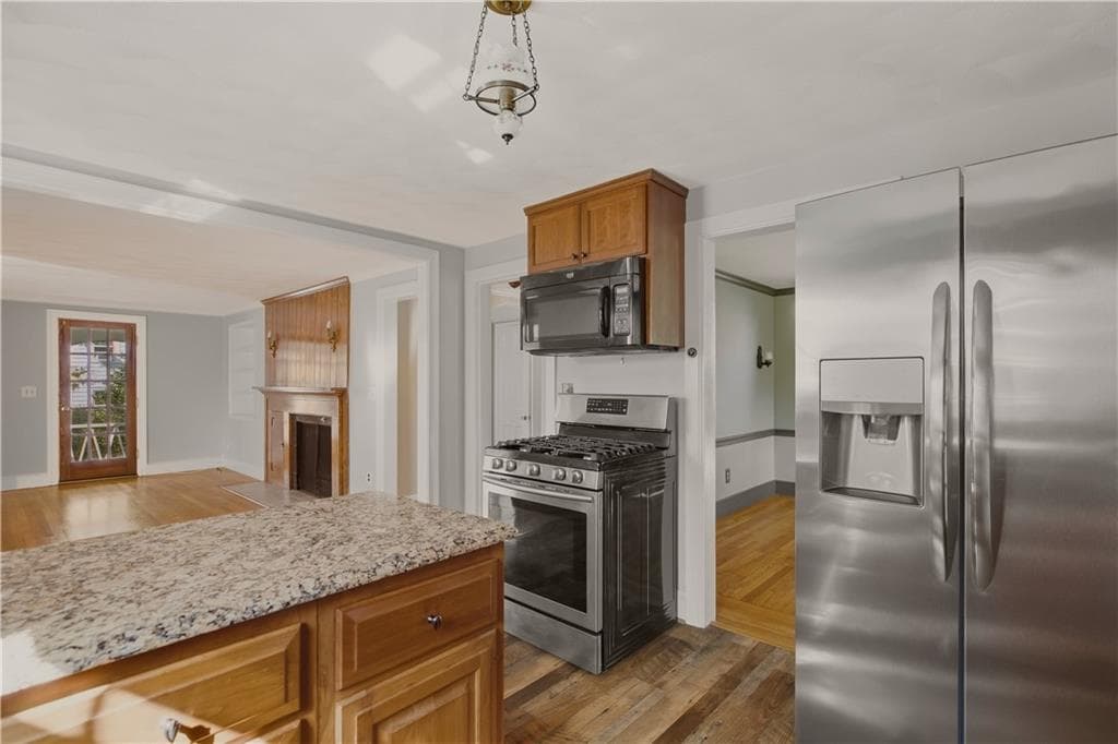 Single Family Residence at 8 Fort Hill Road, Bristol, photo 8 of 46