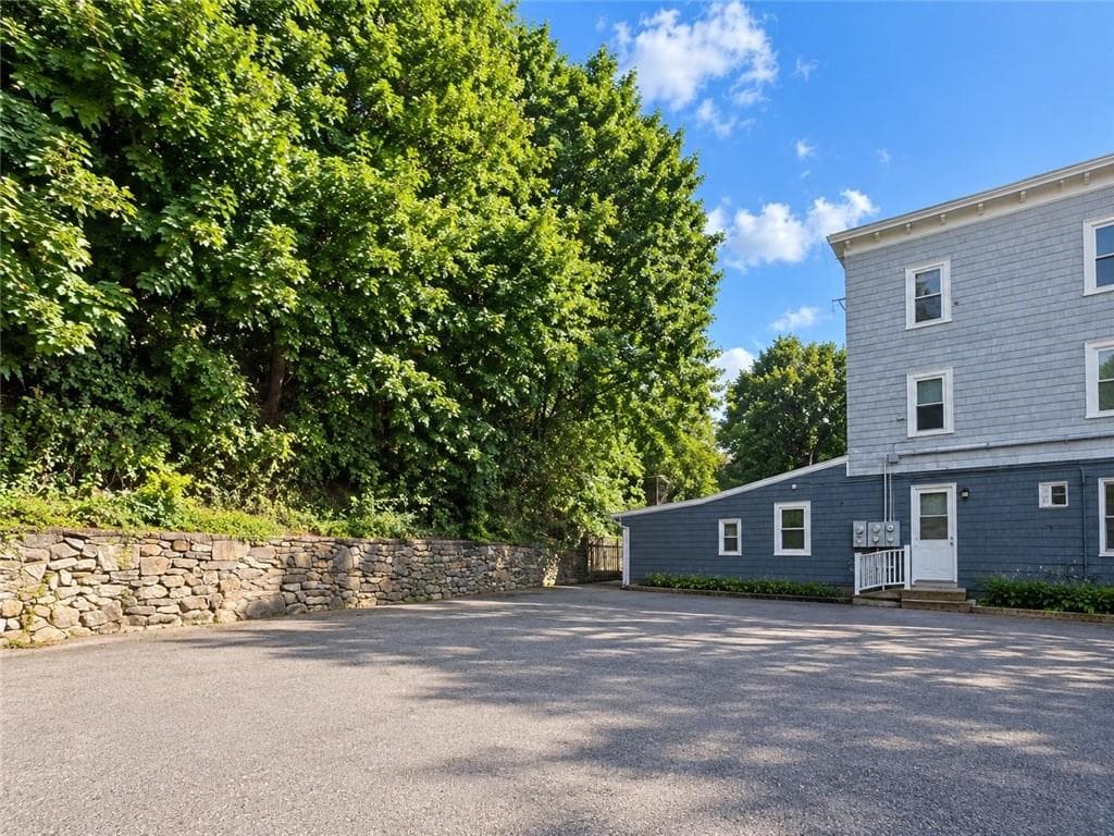 Commercial at 274 Diamond Hill Road, Woonsocket, photo 7 of 20