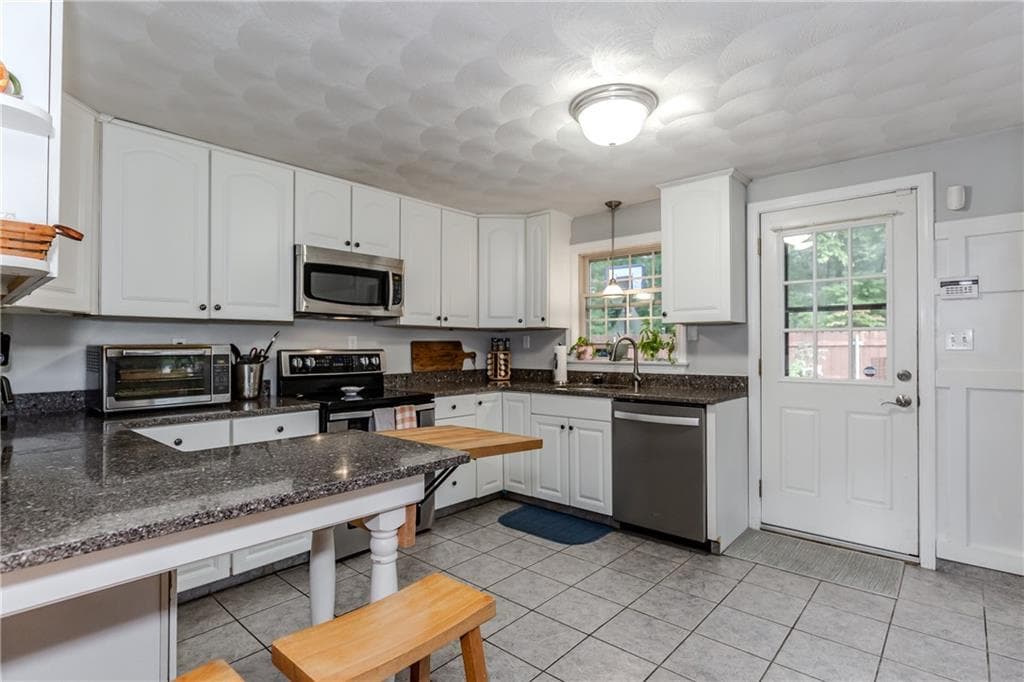 Single Family Residence at 20 Whipple Road, Smithfield, photo 6 of 50