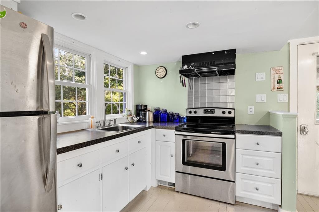 Single Family Residence at 10 Washington Street, Jamestown, photo 6 of 23