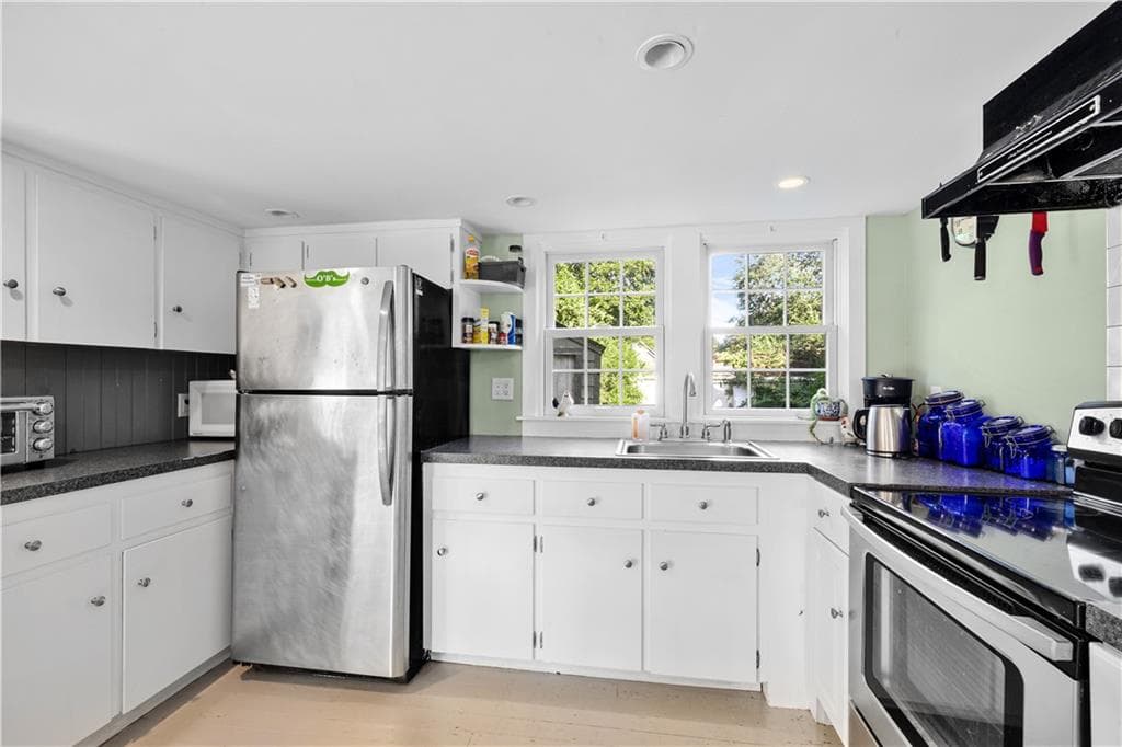 Single Family Residence at 10 Washington Street, Jamestown, photo 5 of 23