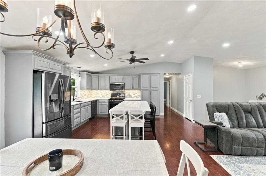 Single Family Residence at 7 Cindy Circle, Johnston, photo 16 of 50
