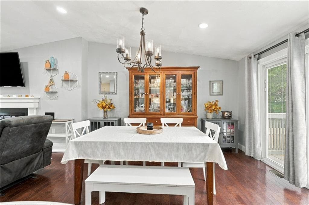 Single Family Residence at 7 Cindy Circle, Johnston, photo 9 of 50
