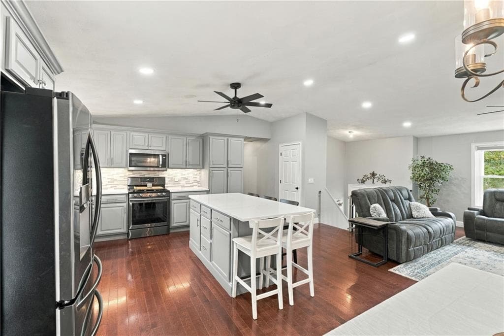 Single Family Residence at 7 Cindy Circle, Johnston, photo 14 of 50