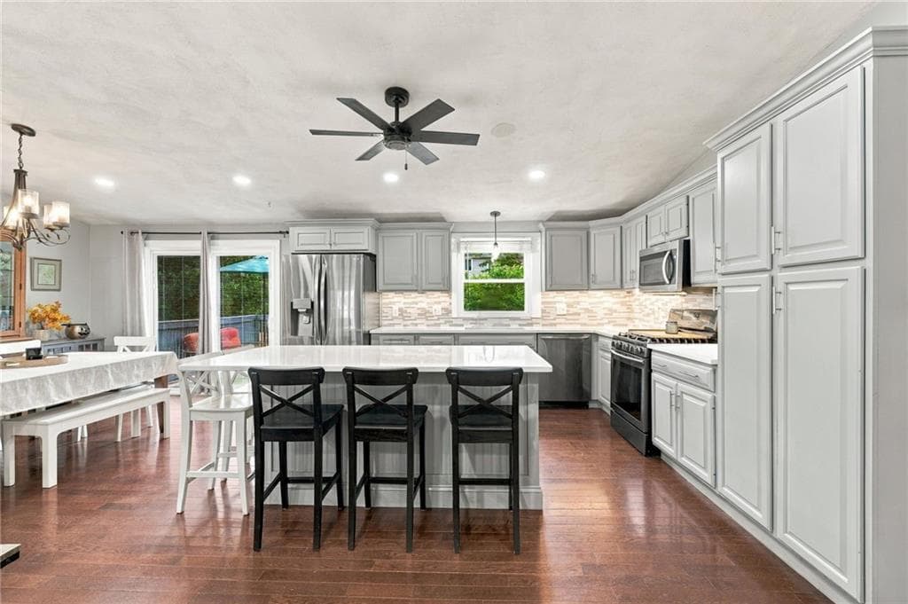 Single Family Residence at 7 Cindy Circle, Johnston, photo 11 of 50