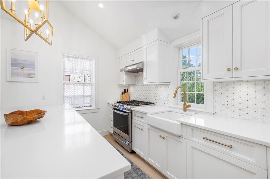 Single Family Residence at 36 William Street, Newport, photo 7 of 33