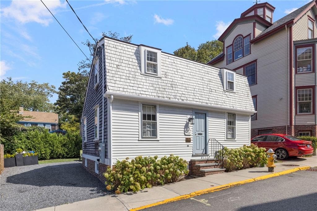 Single Family Residence at 36 William Street, Newport, photo 32 of 33