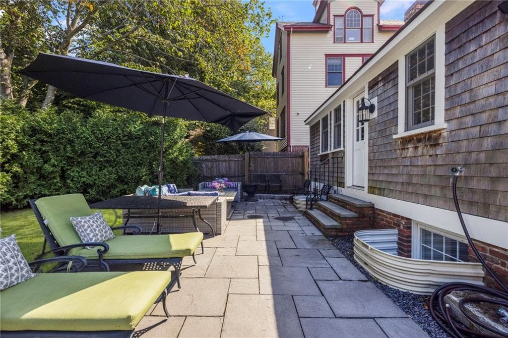 Single Family Residence at 36 William Street, Newport, photo 29 of 33