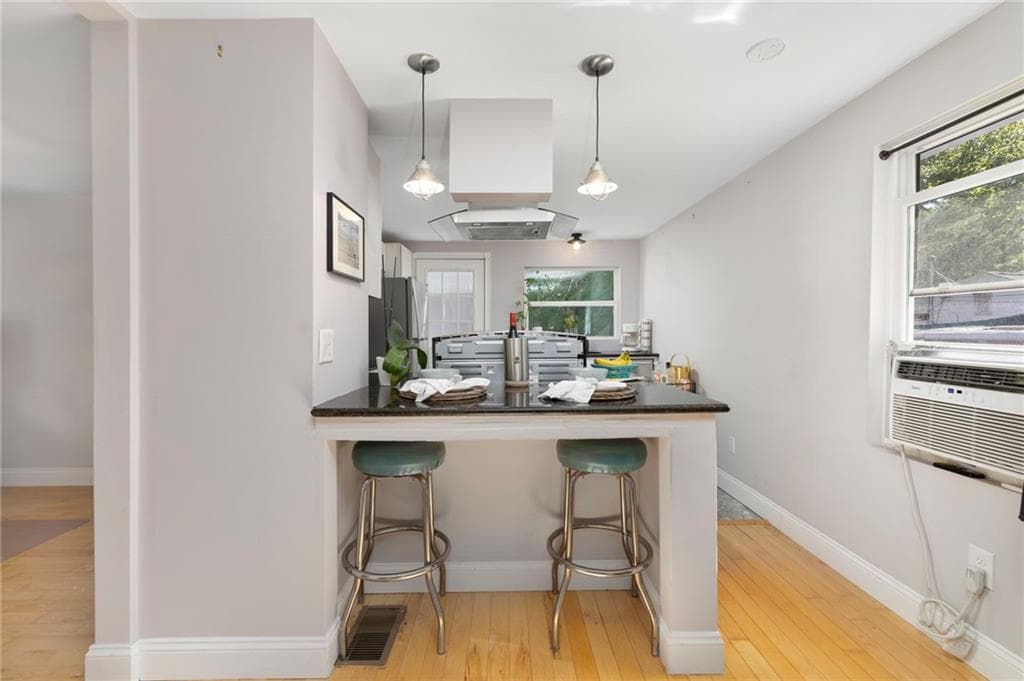 Single Family Residence at 86 Oakside Street, Warwick, photo 12 of 31
