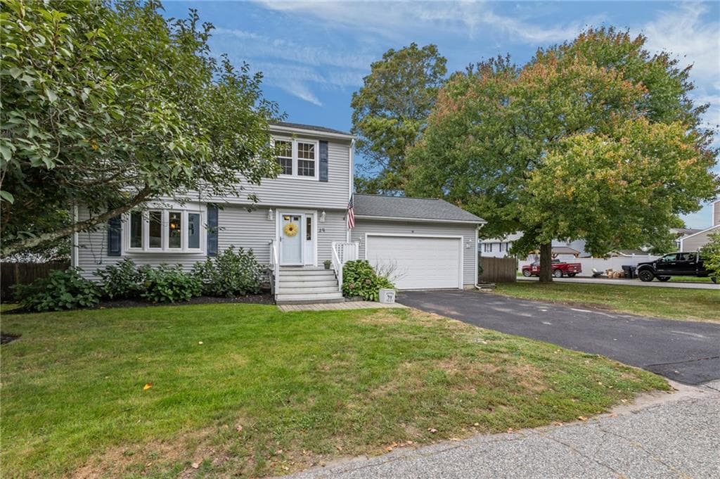 Single Family Residence at 39 Whispering Pines, Cumberland, photo 5 of 48