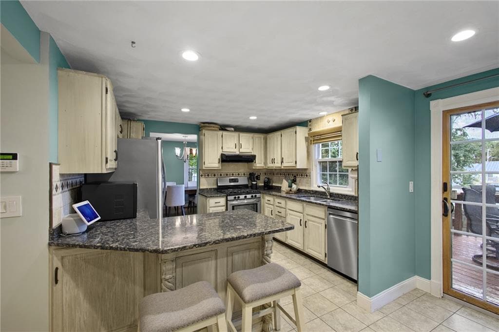 Single Family Residence at 39 Whispering Pines, Cumberland, photo 15 of 48