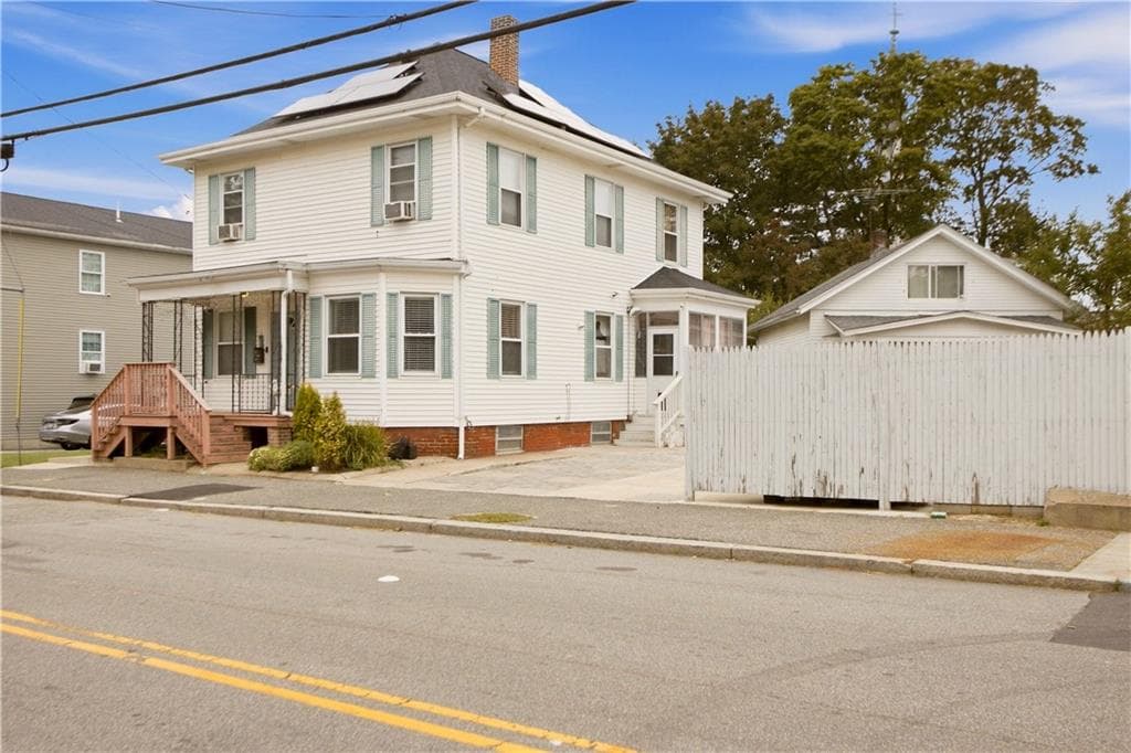 Single Family Residence at 1003 Douglas Avenue, Providence, photo 2 of 39