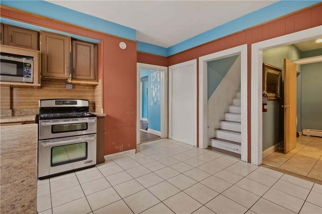 Single Family Residence at 1003 Douglas Avenue, Providence, photo 16 of 39