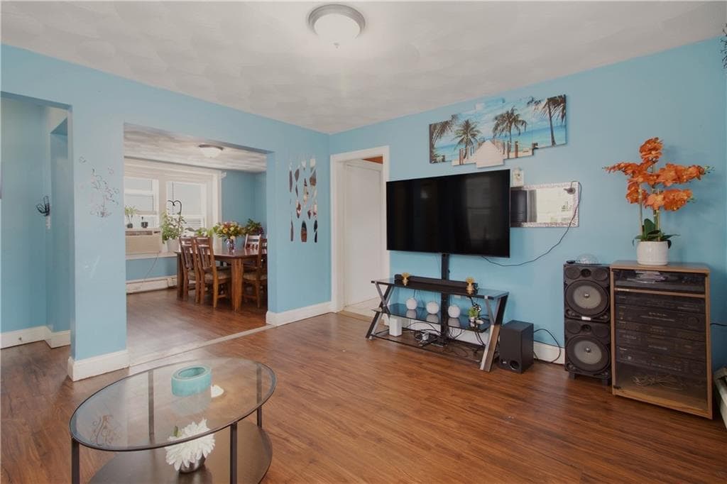 Single Family Residence at 1003 Douglas Avenue, Providence, photo 7 of 39