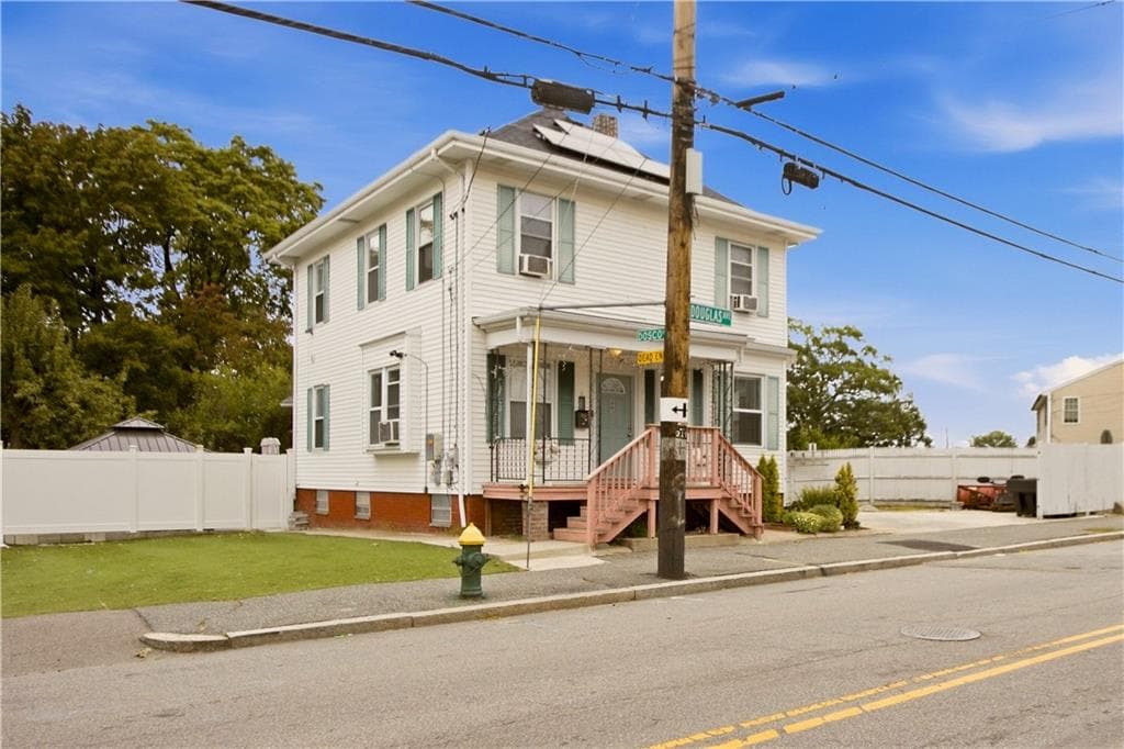 Single Family Residence at 1003 Douglas Avenue, Providence, photo 3 of 39