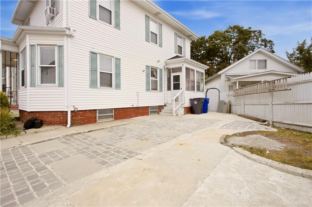 Single Family Residence at 1003 Douglas Avenue, Providence, photo 4 of 39