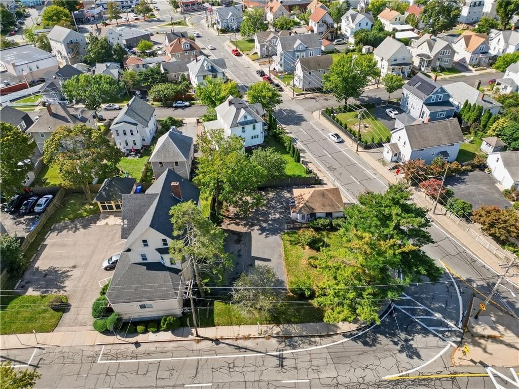 Single Family Residence at 215 Waterman Avenue, East Providence, photo 6 of 12