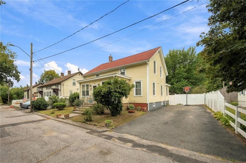 Single Family Residence at 9 Pond Avenue, Lincoln, photo 2 of 42