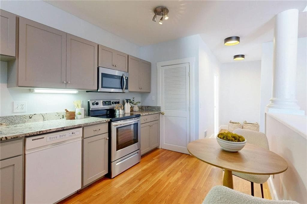 Condominium at 10 East Street UNIT 8, Providence, photo 12 of 37