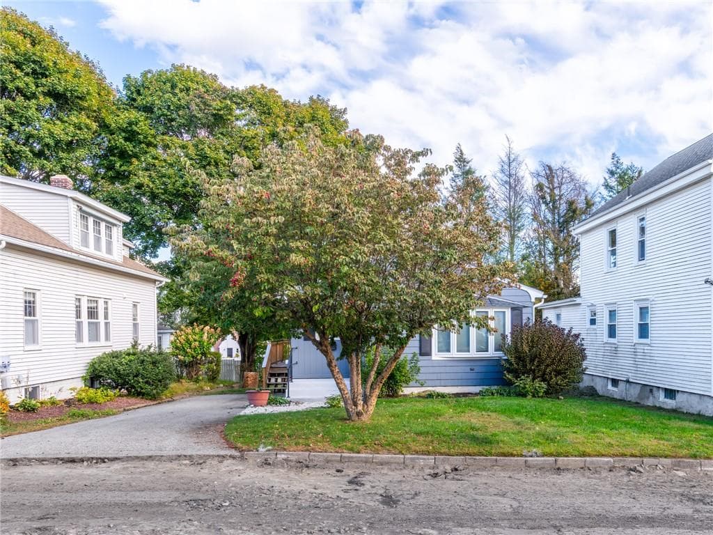 Single Family Residence at 53 Audubon Avenue, North Providence, photo 3 of 33