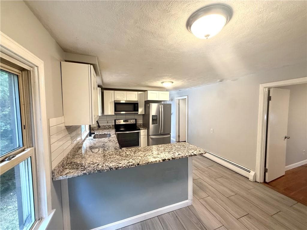 Single Family Residence at 39 Standish Avenue, Providence, photo 5 of 29