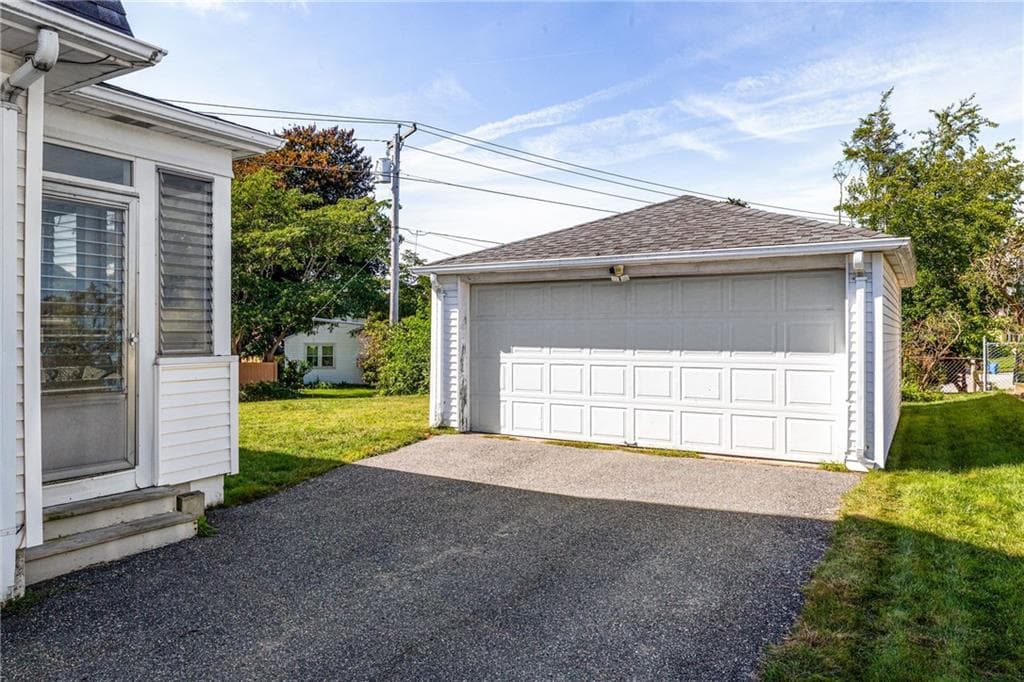 Single Family Residence at 153 Lyndon Road, Cranston, photo 3 of 26