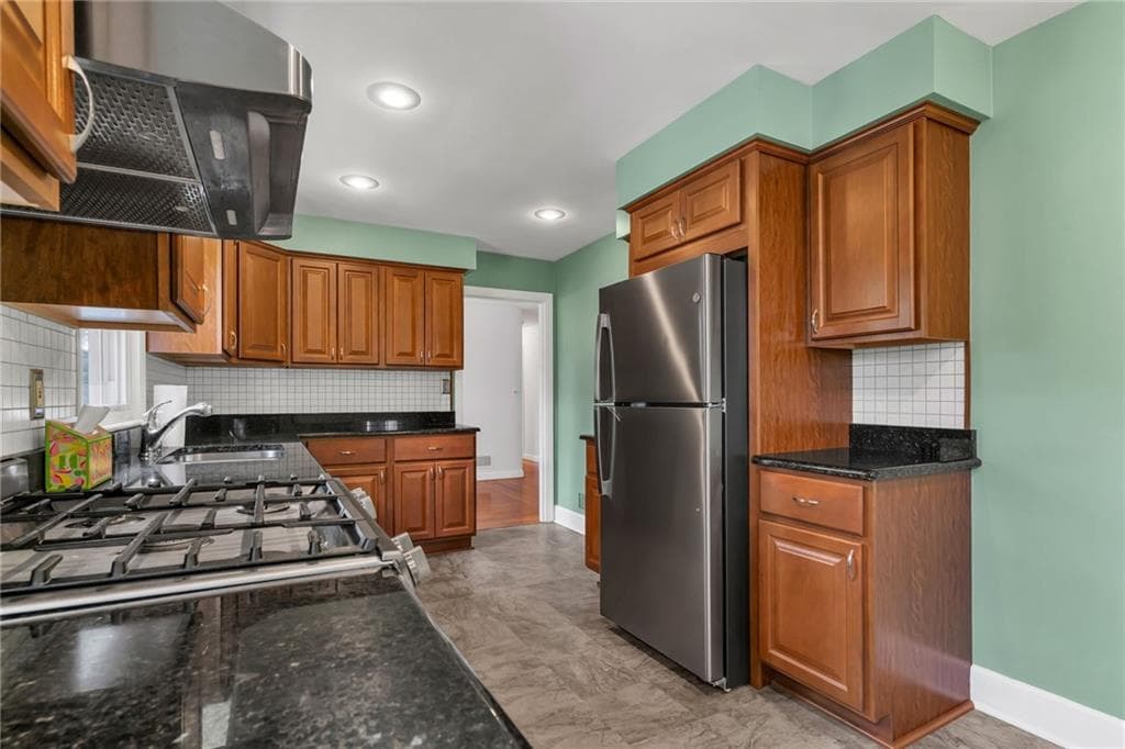 Single Family Residence at 3 Collins Terrace, Middletown, photo 17 of 49