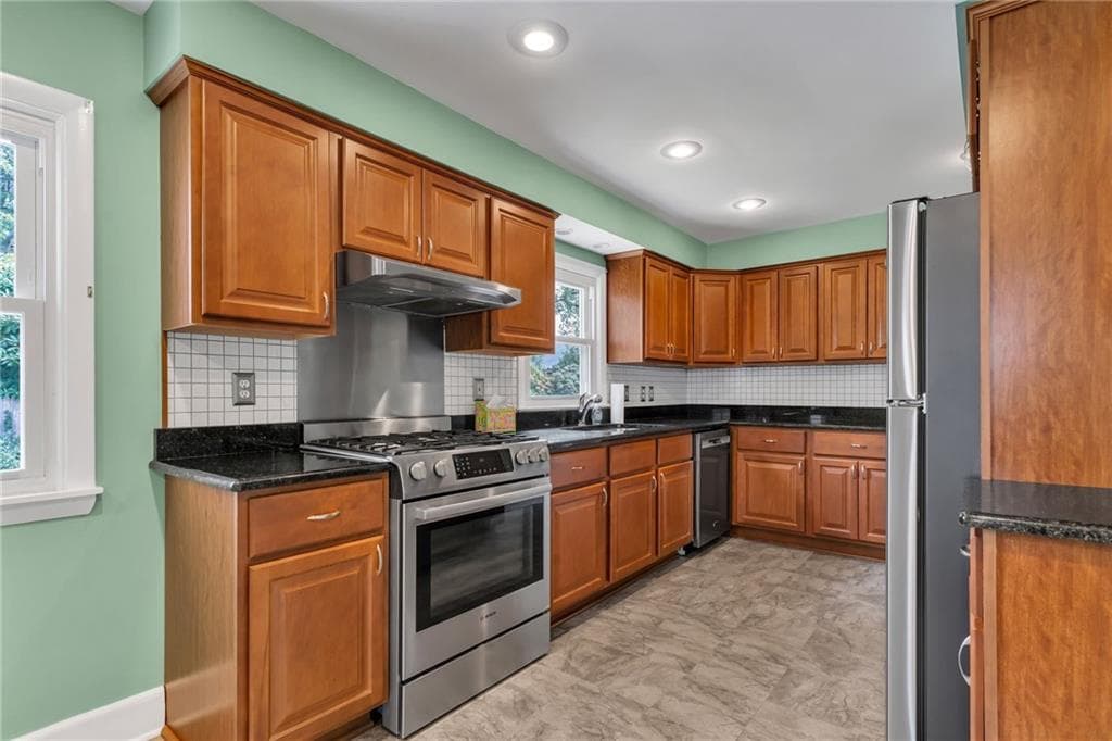 Single Family Residence at 3 Collins Terrace, Middletown, photo 14 of 49