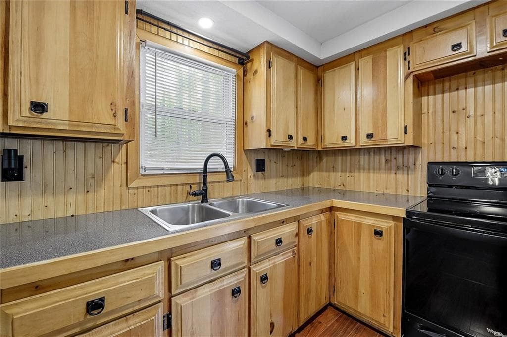 Single Family Residence at 611 Lake Washington Drive, Glocester, photo 9 of 29