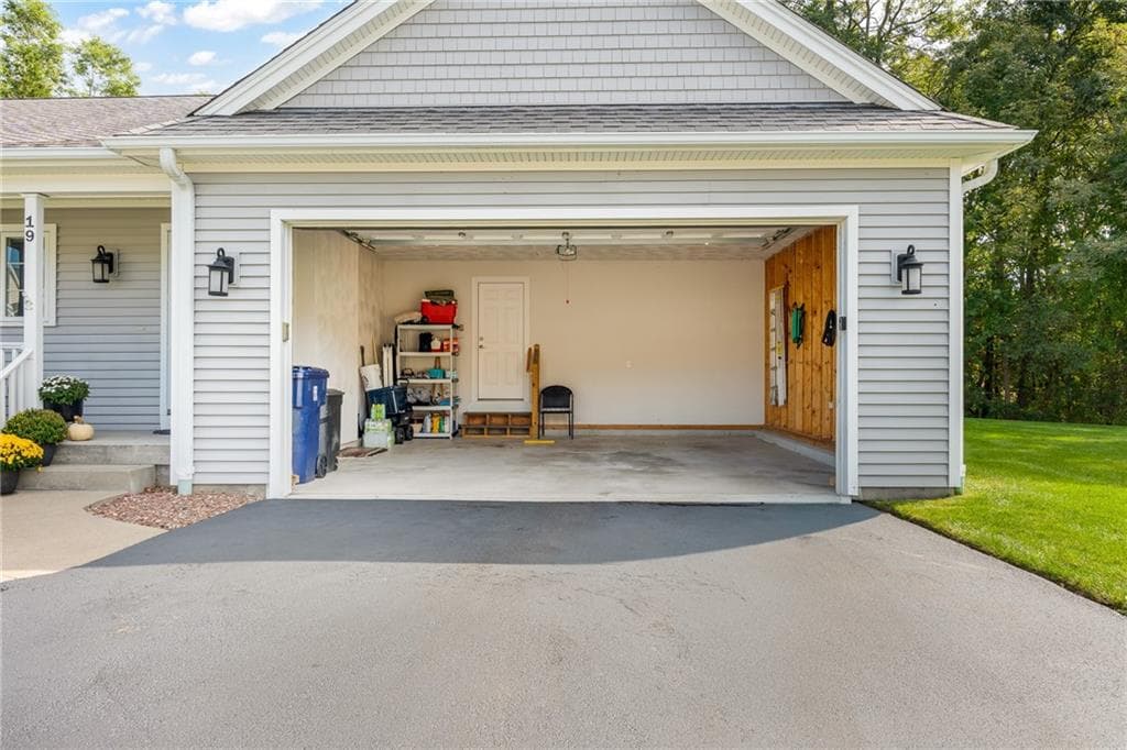 Condominium at 19 Classic Court, North Kingstown, photo 5 of 41