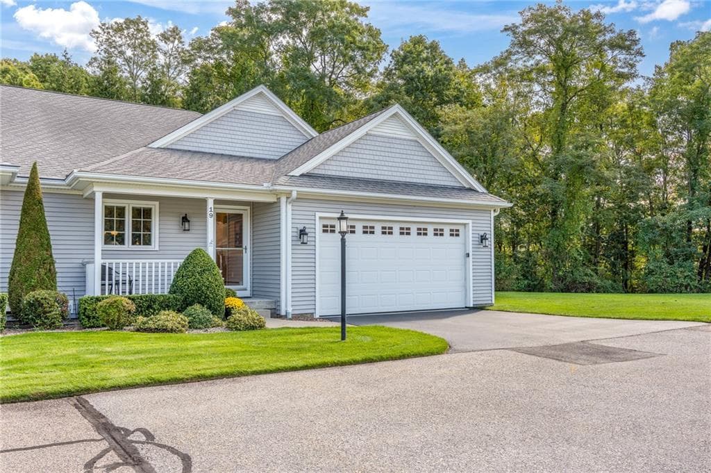 Condominium at 19 Classic Court, North Kingstown, photo 39 of 41