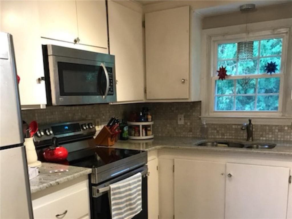 Multi Family at 590 Turner Road, Middletown, photo 16 of 18
