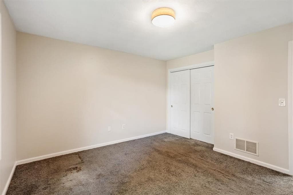 Single Family Residence at 35 Kenwood Street, Warwick, photo 26 of 39
