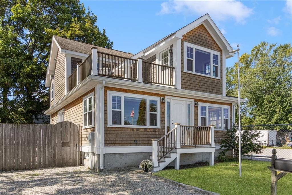 Single Family Residence at 27 Seminole Street, Warwick, photo 10 of 50