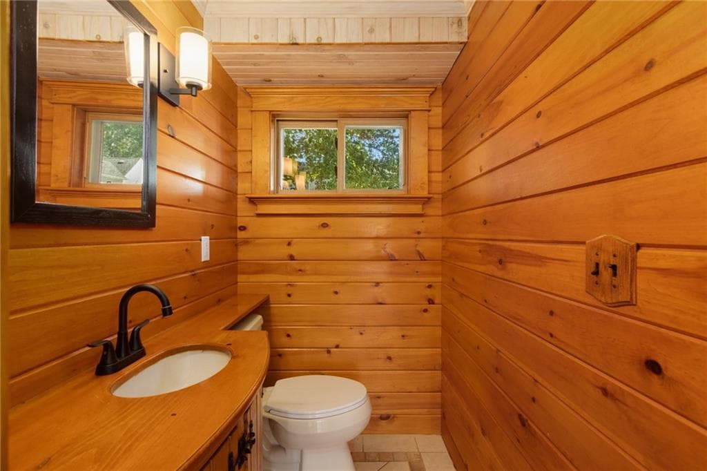 Single Family Residence at 27 Seminole Street, Warwick, photo 21 of 50