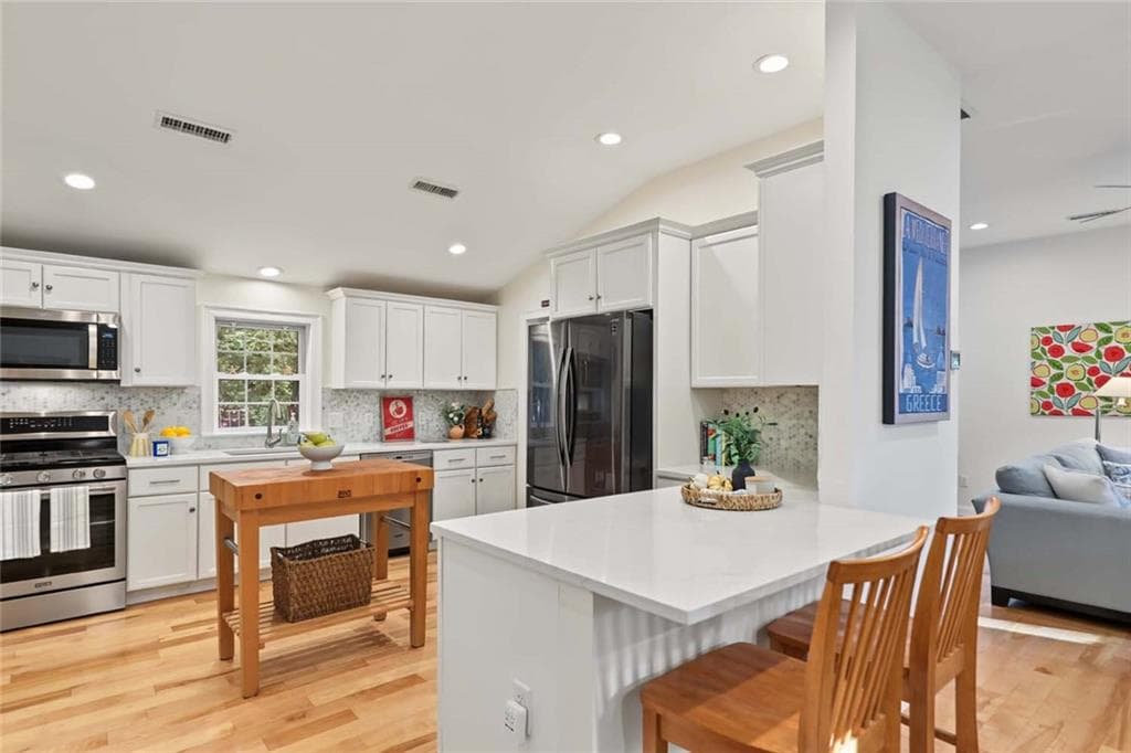 Single Family Residence at 23 Shadbush Trail, Narragansett, photo 11 of 44