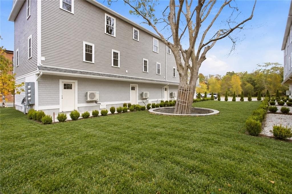 Condominium at 95 Croade Street, Warren, photo 27 of 33