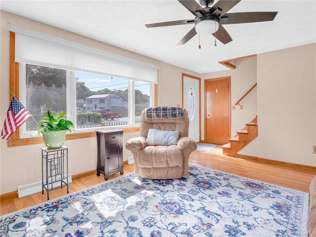 Single Family Residence at 73 Salix Street, Warwick, photo 6 of 28
